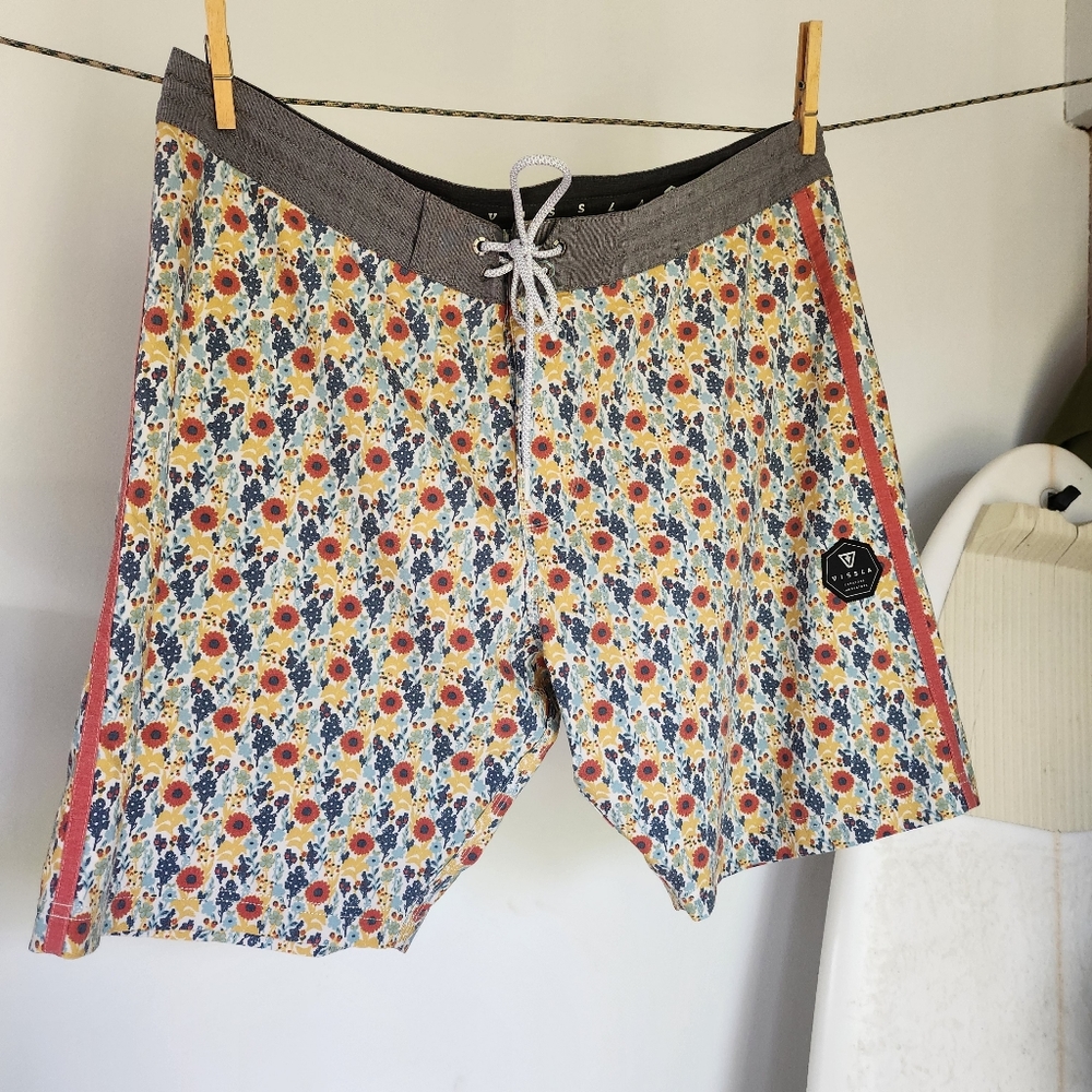 Vissla Swim I  Men's floral Stripe boatdshort sz36 NWOT